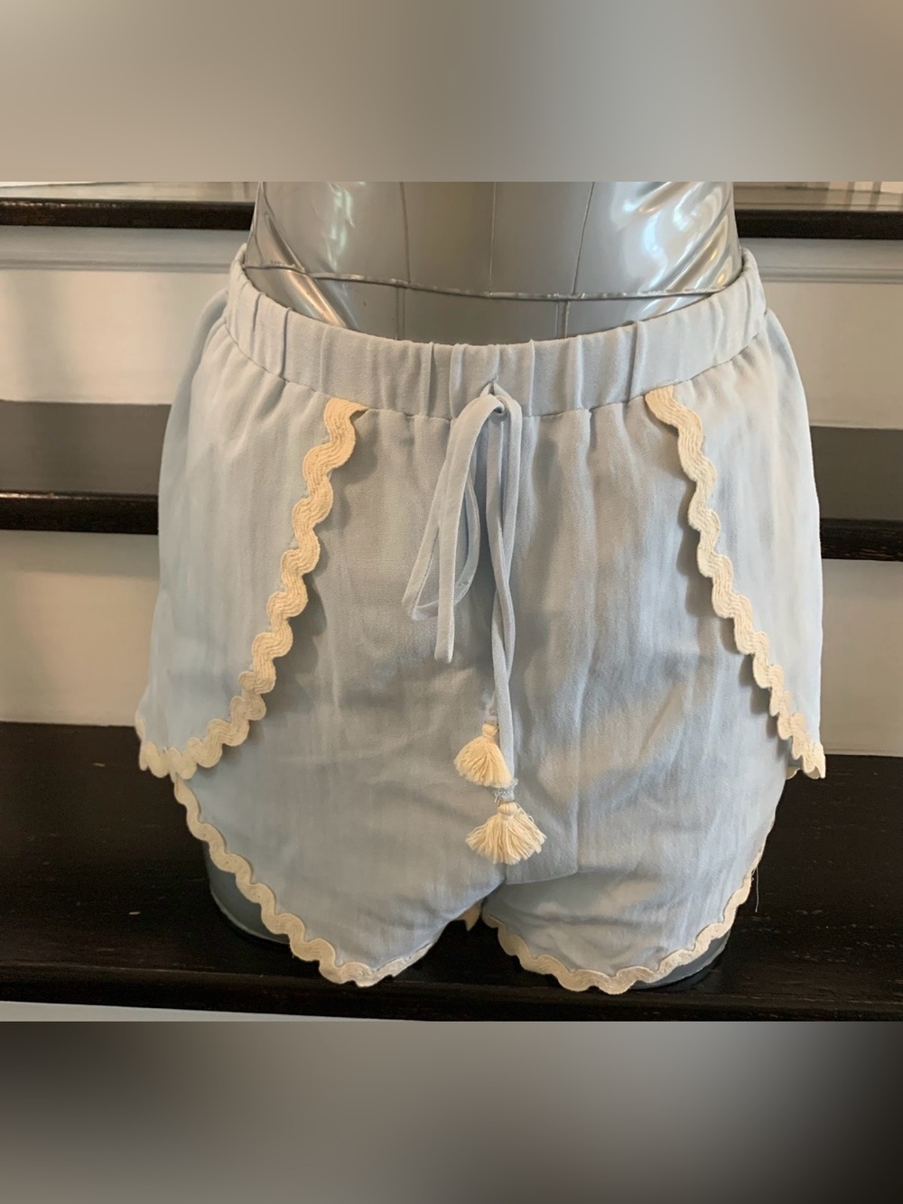essue Pale Blue Lace-Trim Shorts with Tassel Tie